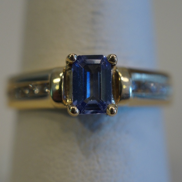 14KY Gold Genuine Tanzanite & Diamond Ring